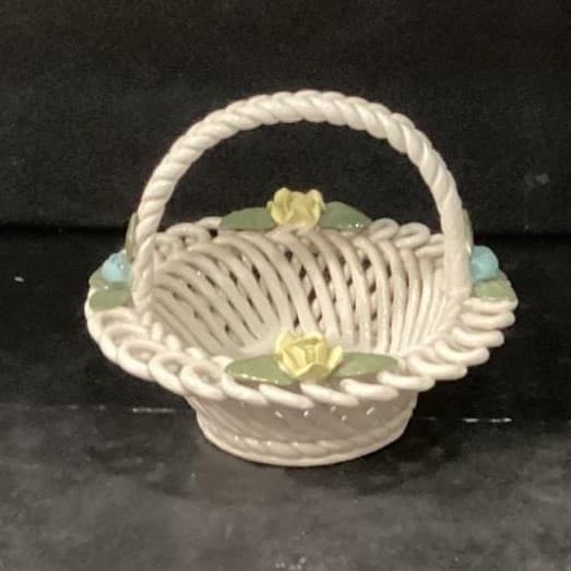 Capodimonte Style Porcelain Woven White Basket Applied Flowers Centerpiece Italy - Thumbnail 12