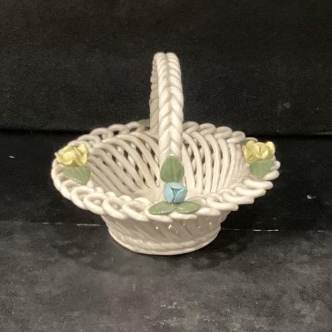 Capodimonte Style Porcelain Woven White Basket Applied Flowers Centerpiece Italy - Thumbnail 11