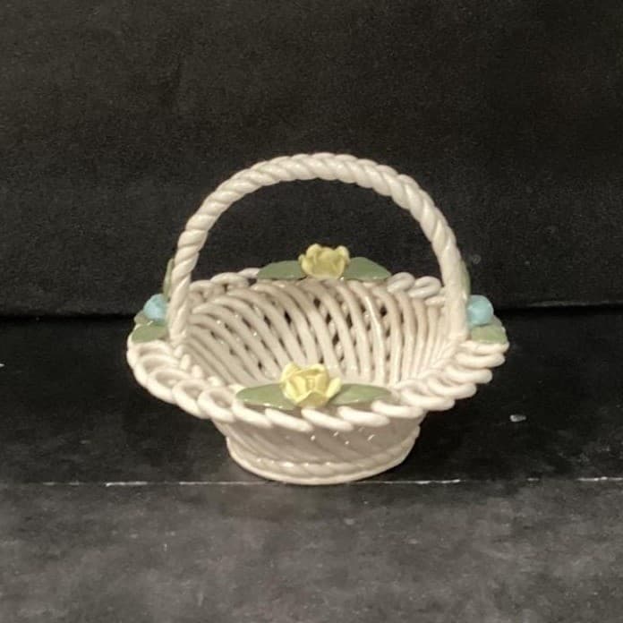Capodimonte Style Porcelain Woven White Basket Applied Flowers Centerpiece Italy - Thumbnail 2