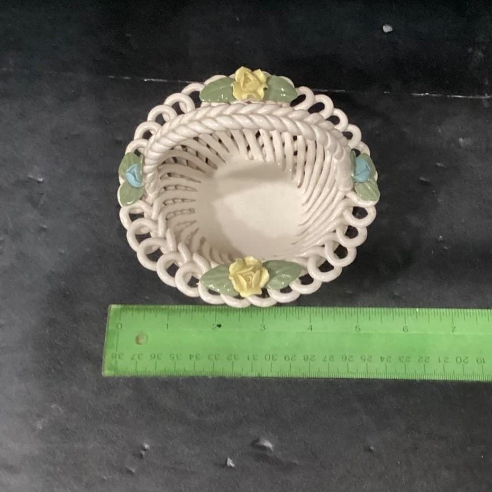 Capodimonte Style Porcelain Woven White Basket Applied Flowers Centerpiece Italy - Thumbnail 7