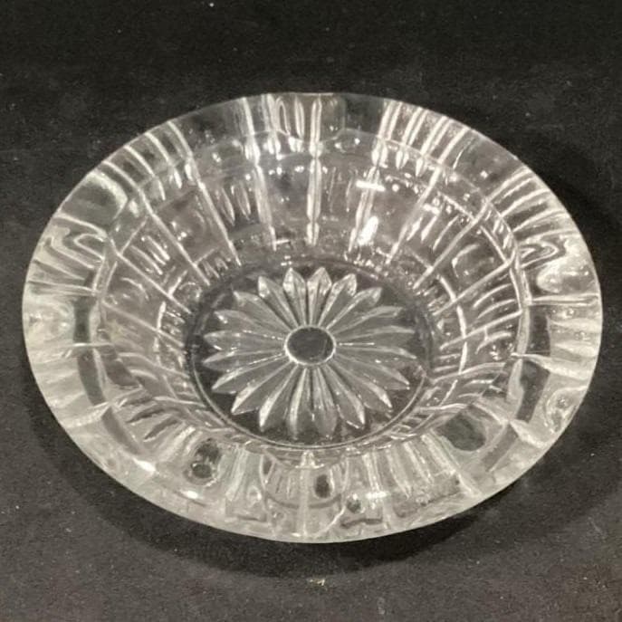 Beautiful Vintage 6" sunburst Round Clear Cut Crystal Glass Ashtray Heavy - Thumbnail 6
