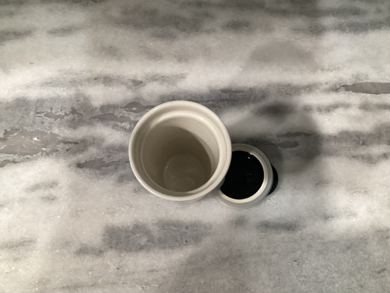 Starbucks 12 oz Ceramic Tumbler Travel Mug With Black Lid Pastel Waves Wavy - Thumbnail 3