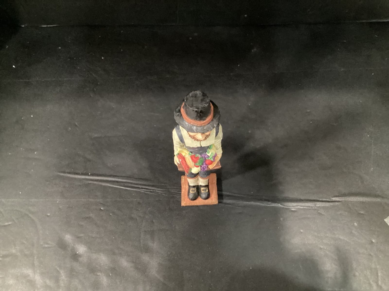 THANKSGIVING Pilgrim Collectible Man W Food Windsor Collection - Thumbnail 2