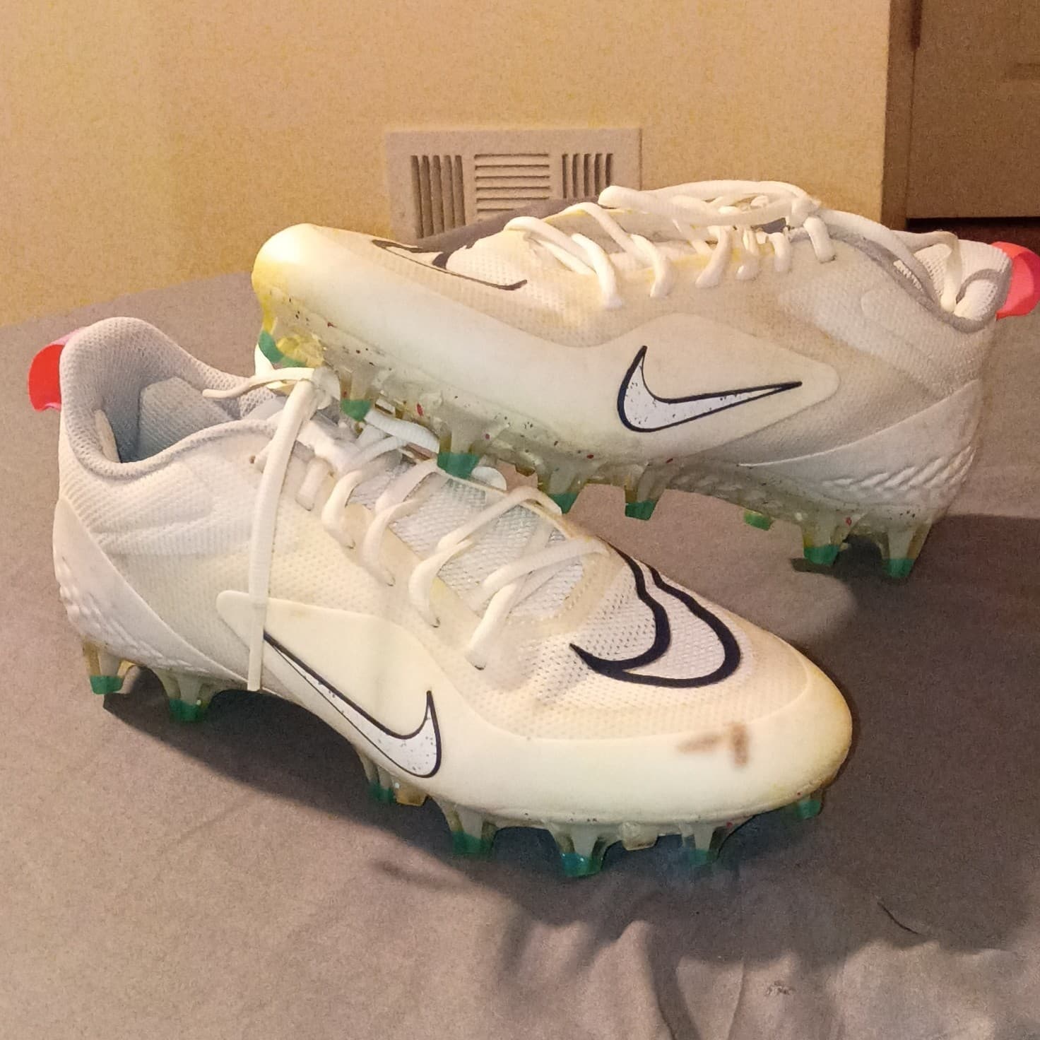Nike Alpha Huarache 8 Pro Men’s Baseball Cleats White/Pink/Green