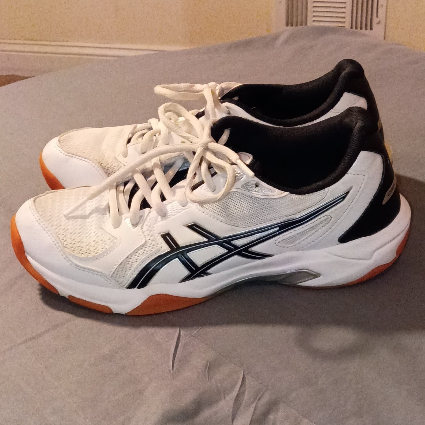 ASICS GEL-ROCKET Men’s Low Top Lace-Up Sneaker White/Black/Orange 1072A056 - Thumbnail 5