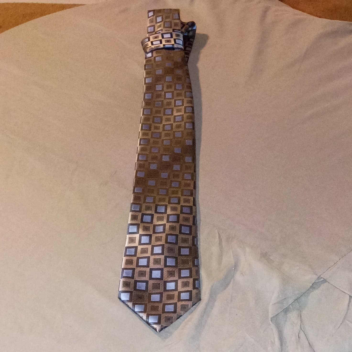 Geoffrey Beene Men’s Silk Tie Brown & Blue Geometric Pattern