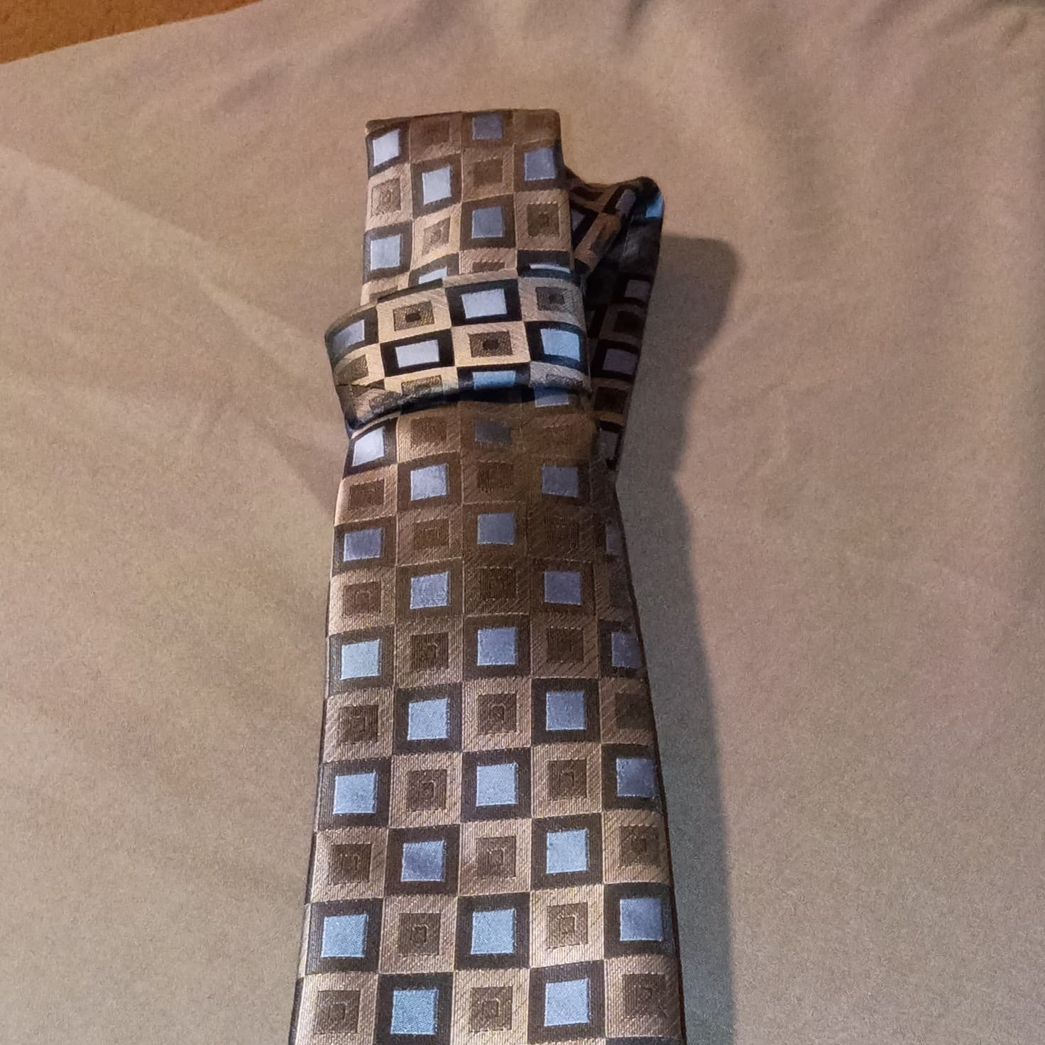 Geoffrey Beene Men’s Silk Tie Brown & Blue Geometric Pattern - Thumbnail 4