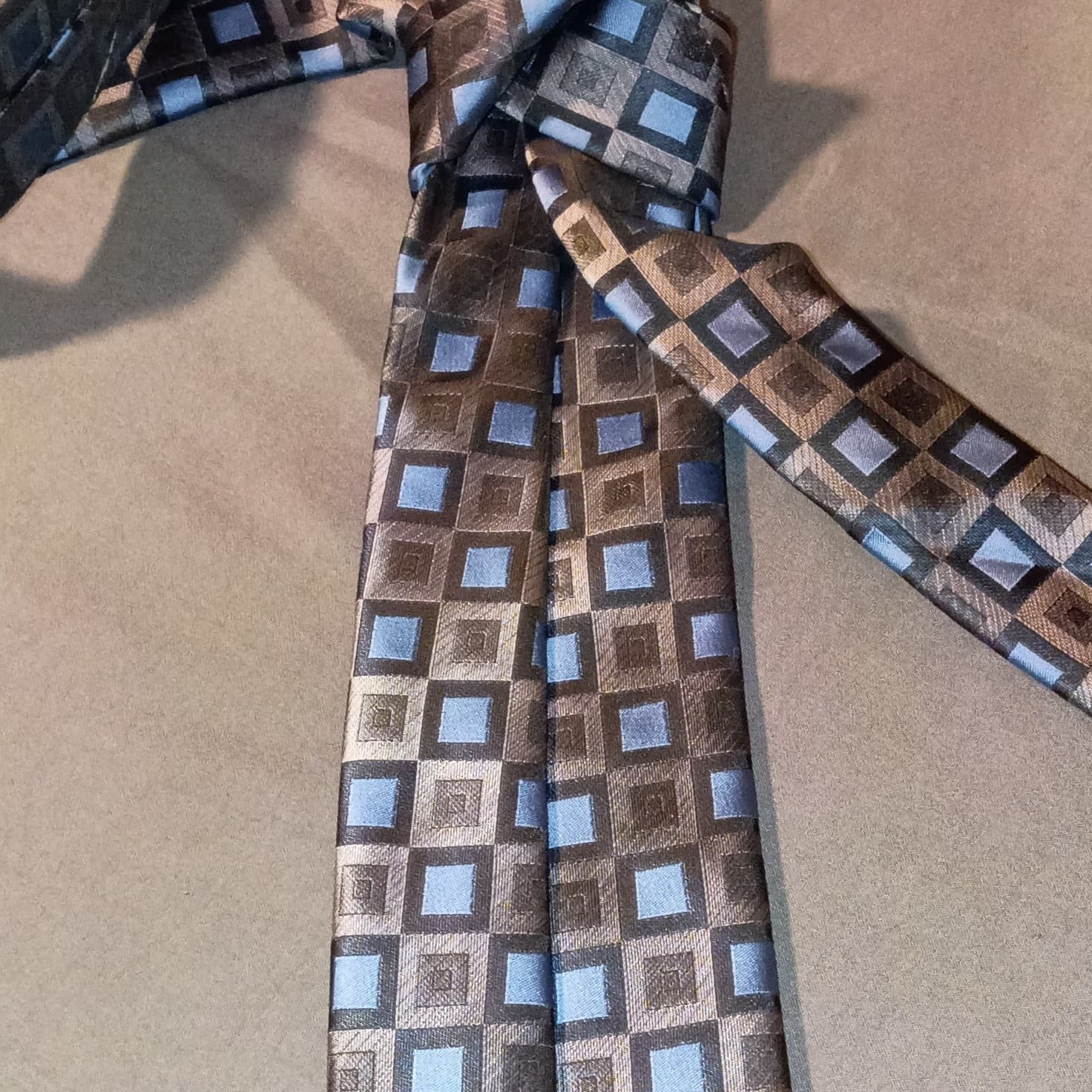 Geoffrey Beene Men’s Silk Tie Brown & Blue Geometric Pattern - Thumbnail 7