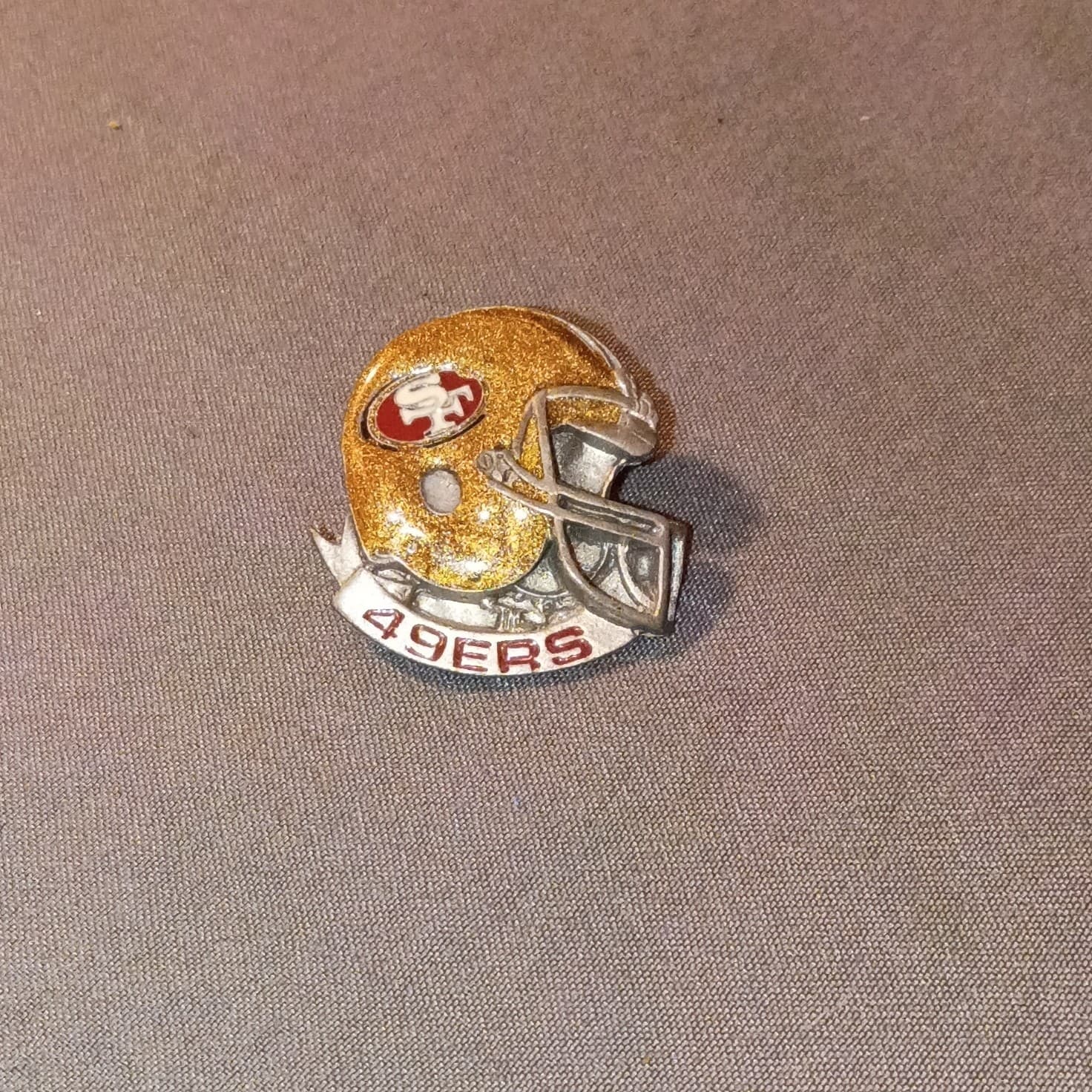 NFL vintage San Francisco 49er NFL Helmet Lapel Pinback Pin, Officially Licensed