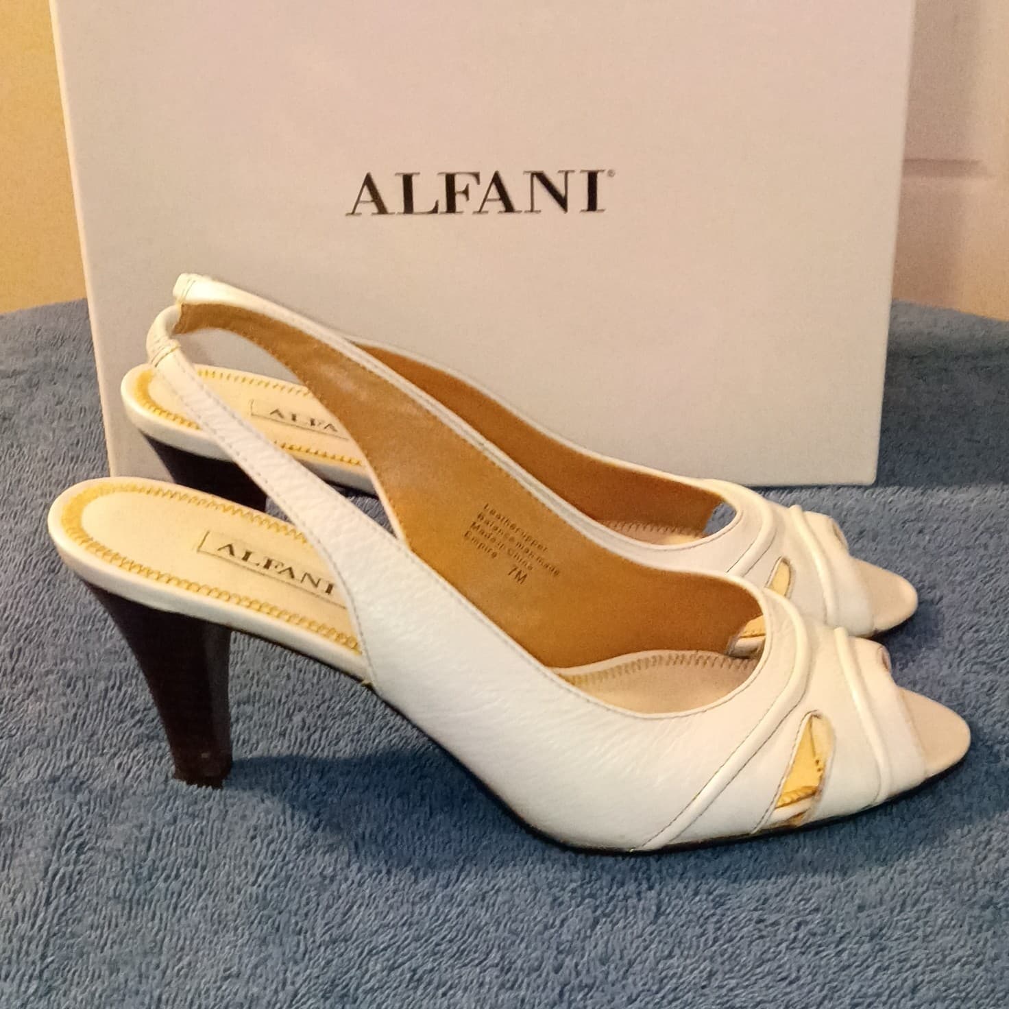 Alfani Bess Cream & Gold Sling-Back Open Toe Wedge Heel Pump Women's Size 6M - Thumbnail 2