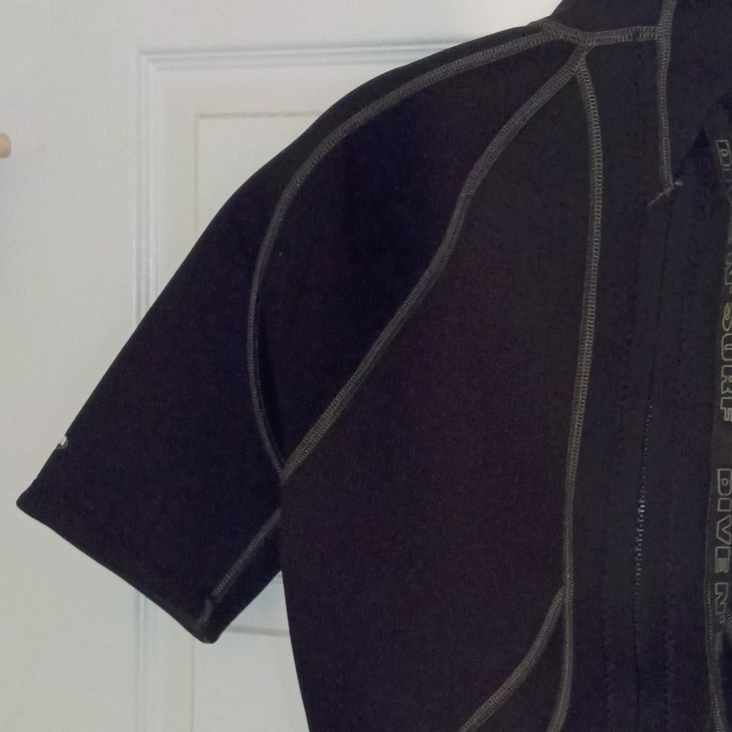 Dive N' Surf Black Shorty Wetsuit 90% Neoprene 10% Nylon, Size L - Thumbnail 3