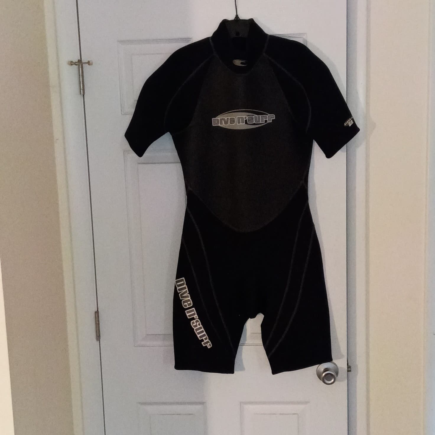 Dive N' Surf Black Shorty Wetsuit 90% Neoprene 10% Nylon, Size L