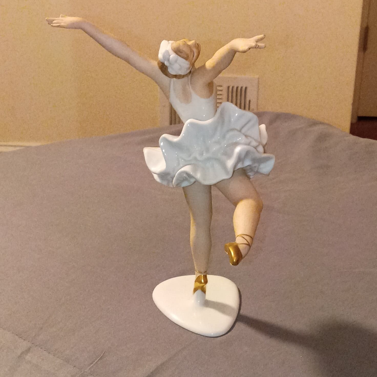 Meissen Porcelain Ballerina Figurine Hand Painted White/Gold Germany 1764 - Thumbnail 2