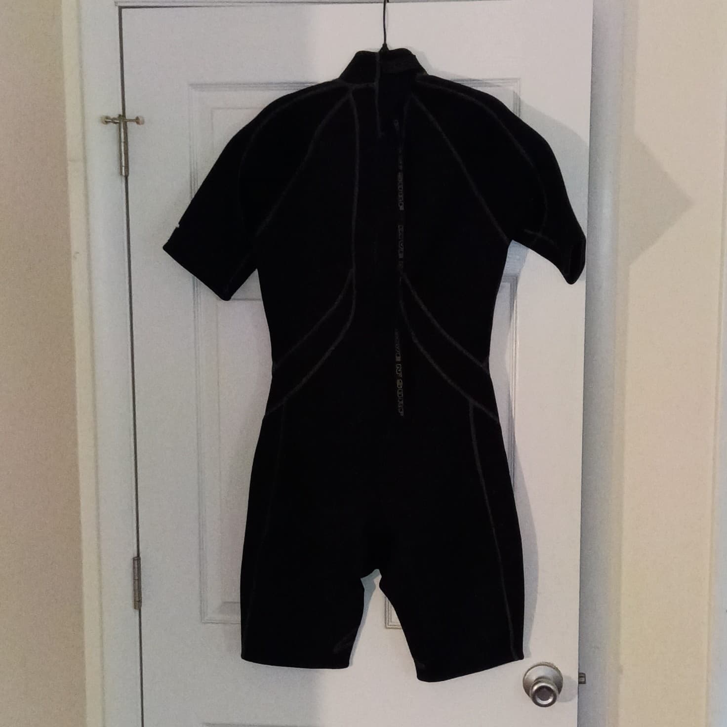 Dive N' Surf Black Shorty Wetsuit 90% Neoprene 10% Nylon, Size L - Thumbnail 2