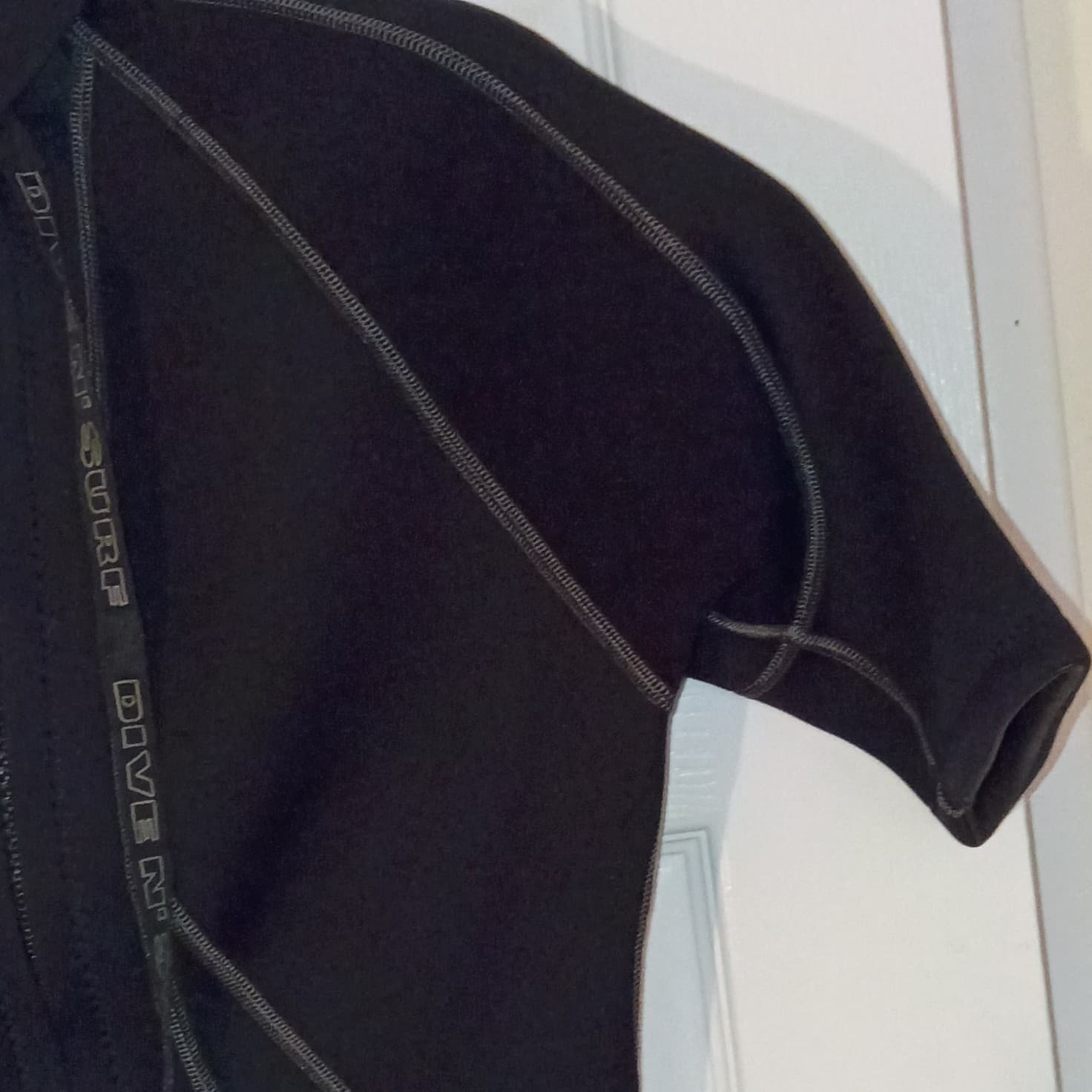 Dive N' Surf Black Shorty Wetsuit 90% Neoprene 10% Nylon, Size L - Thumbnail 5