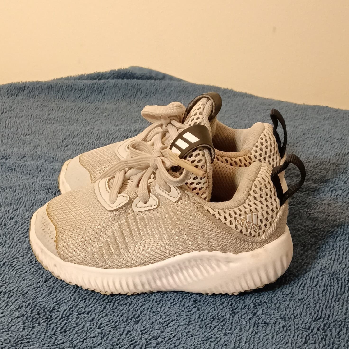 adidas Alphabounce Unisex Kids Sneaker Beige/White/Black US 5K EU 20 BW1189 - Thumbnail 3