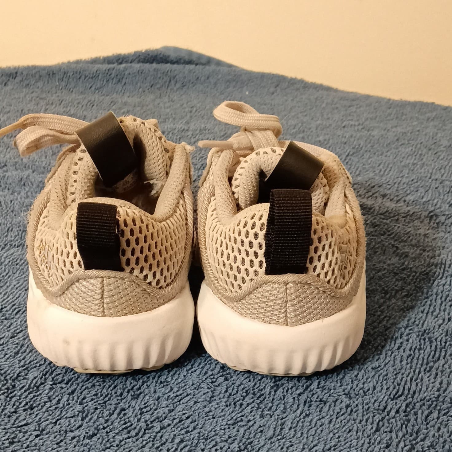 adidas Alphabounce Unisex Kids Sneaker Beige/White/Black US 5K EU 20 BW1189 - Thumbnail 4