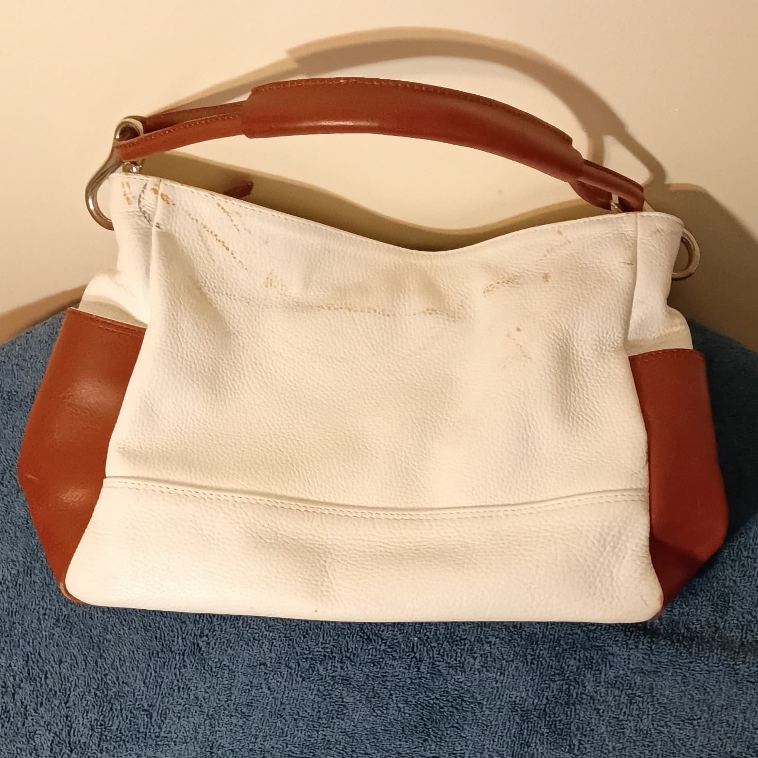 I Medici Firenze Pebbled Shoulder Bag Zip Top Handle Pockets White Brown - Thumbnail 3