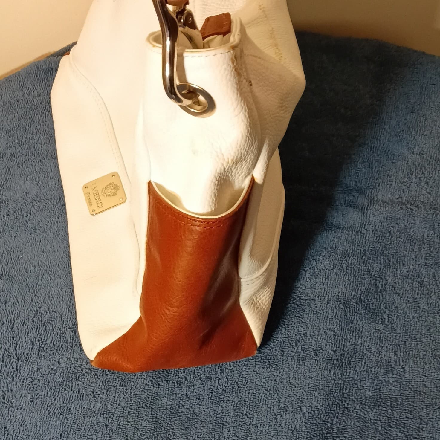 I Medici Firenze Pebbled Shoulder Bag Zip Top Handle Pockets White Brown - Thumbnail 2