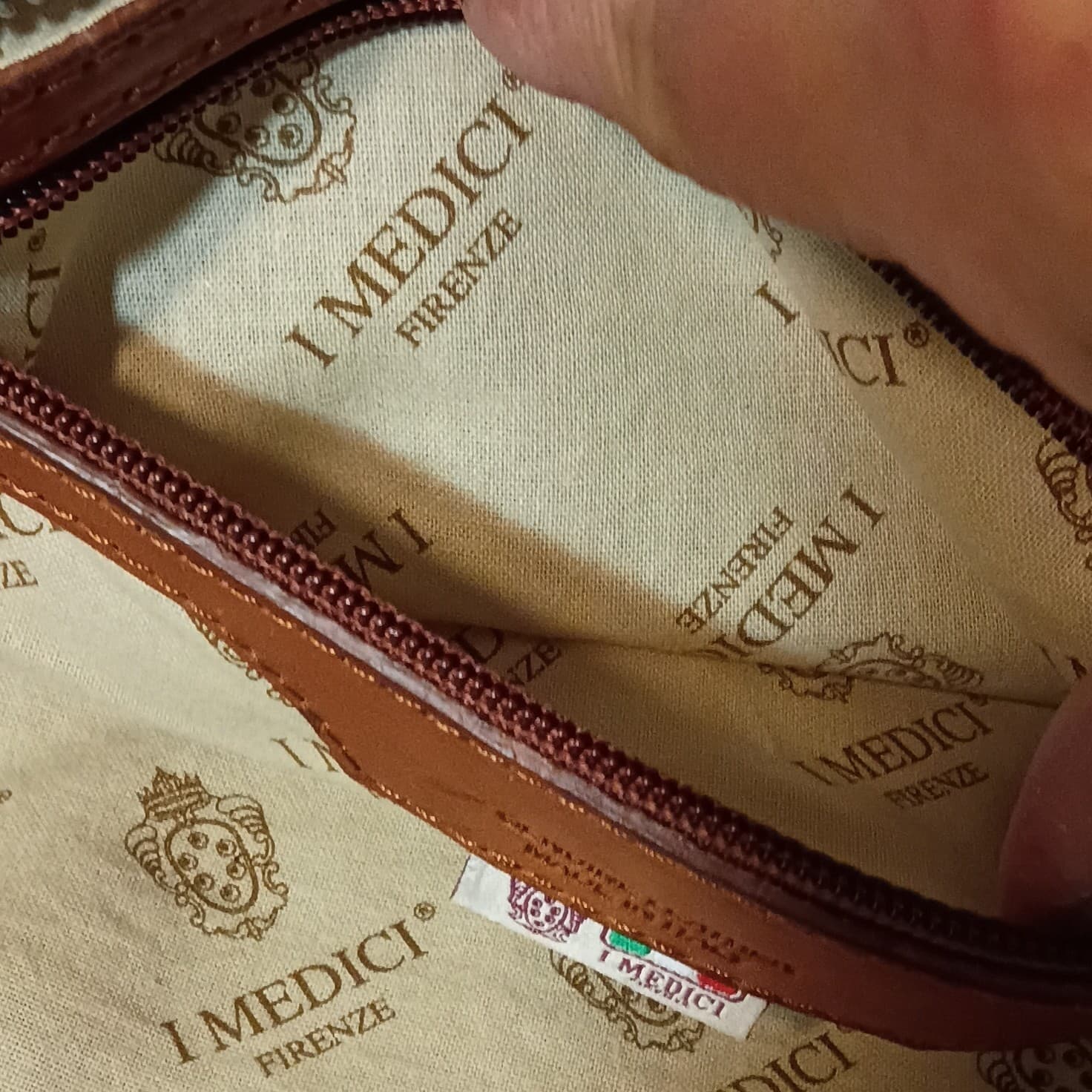I Medici Firenze Pebbled Shoulder Bag Zip Top Handle Pockets White Brown - Thumbnail 14