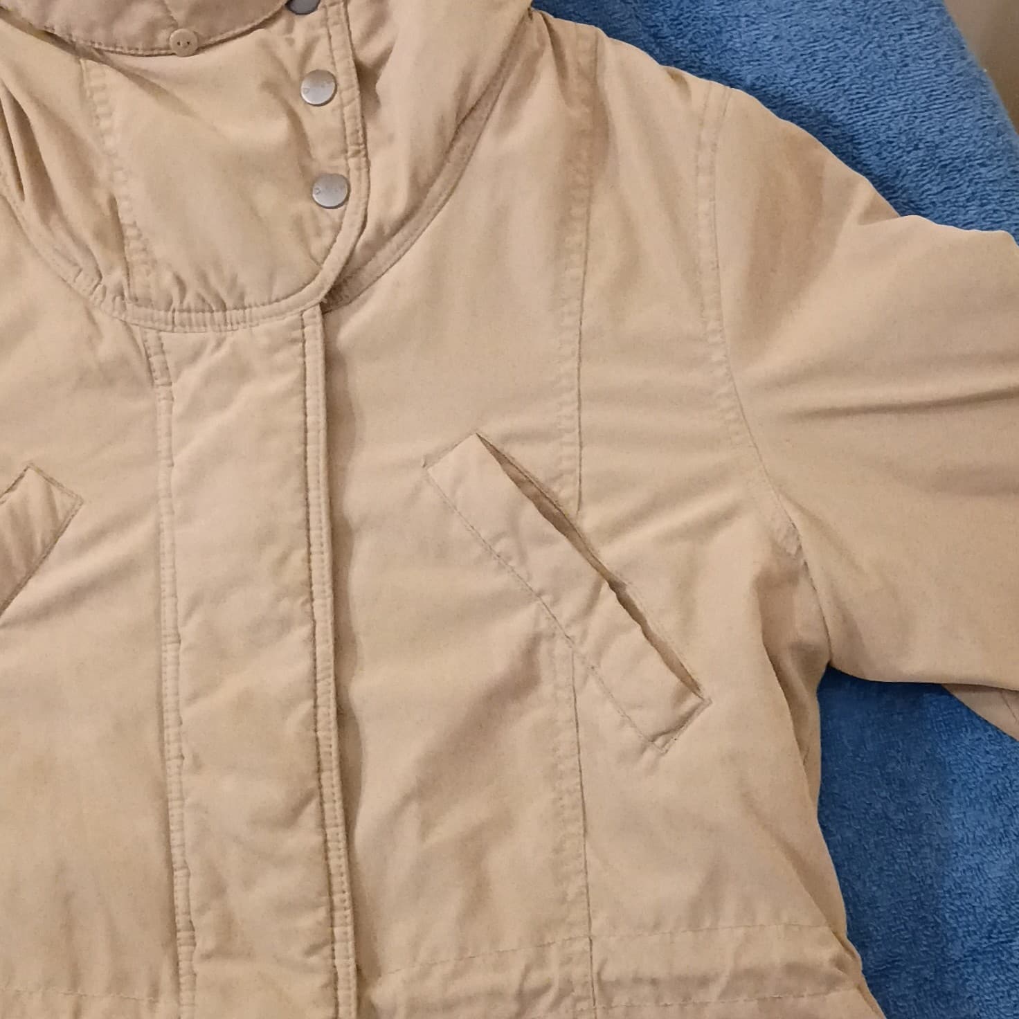 DKNY Women's Medium Size Winter Jacket Color Beige Excellent Condition Pre-Owned - Thumbnail 5