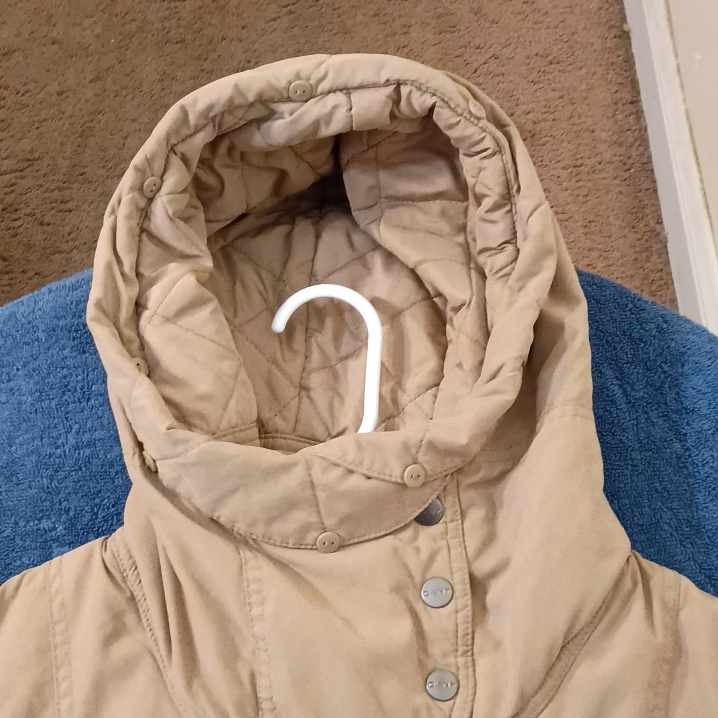 DKNY Women's Medium Size Winter Jacket Color Beige Excellent Condition Pre-Owned - Thumbnail 3
