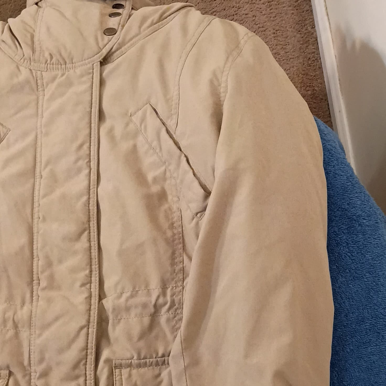 DKNY Women's Medium Size Winter Jacket Color Beige Excellent Condition Pre-Owned - Thumbnail 11