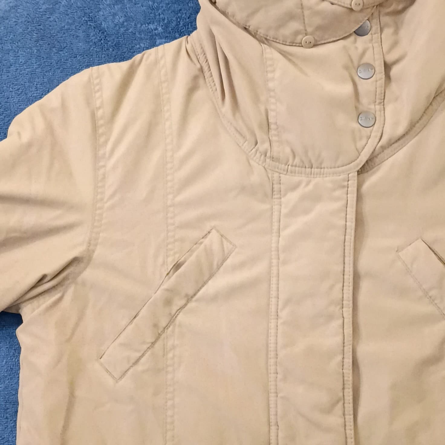 DKNY Women's Medium Size Winter Jacket Color Beige Excellent Condition Pre-Owned - Thumbnail 4