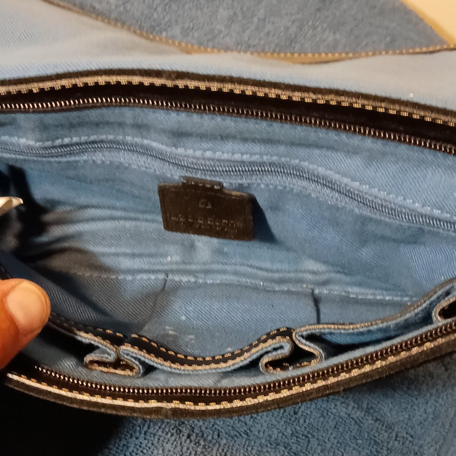 Liz Claiborne Shoulder Bag Black Blue Lining Gold Hardware Zip Pockets - Thumbnail 4