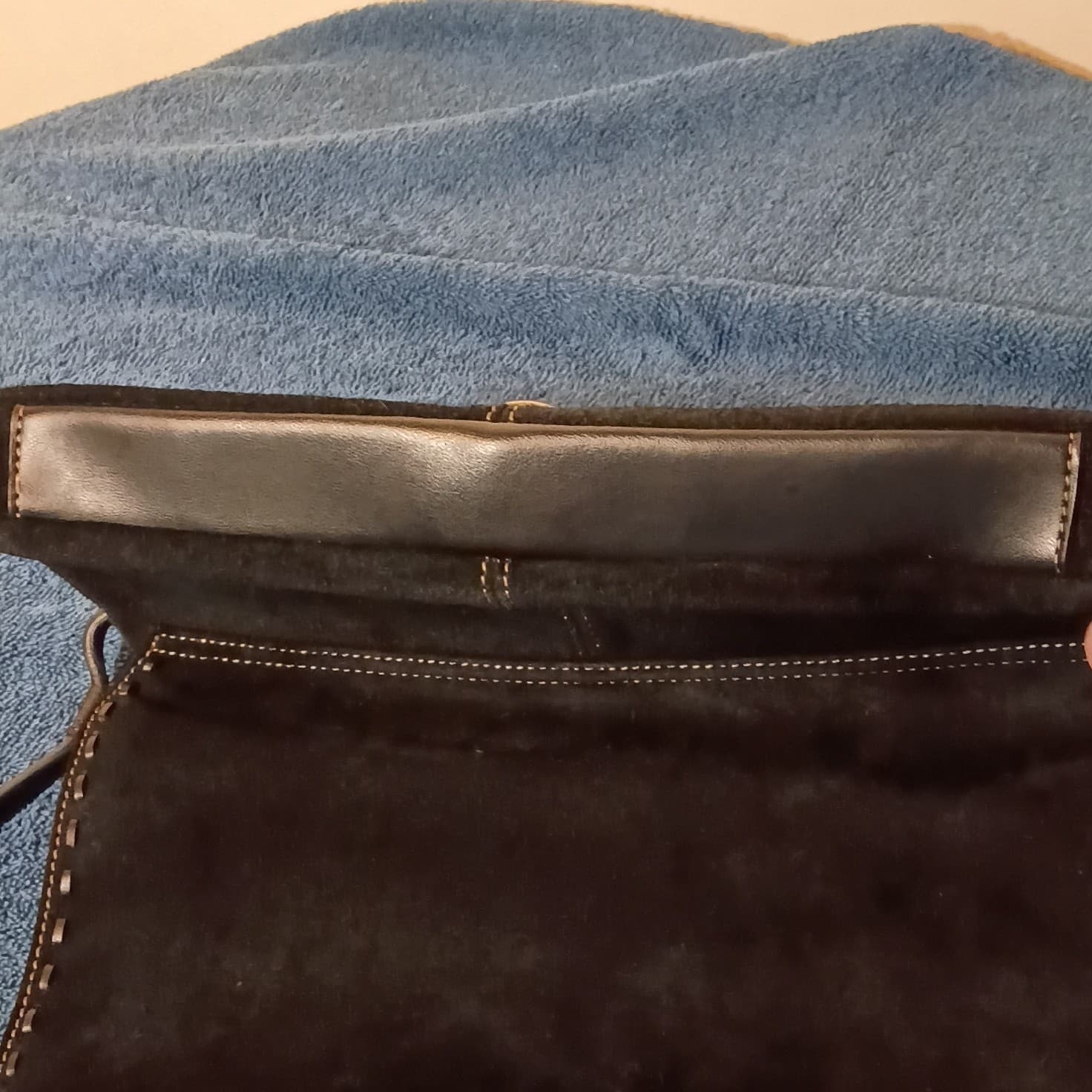 Liz Claiborne Shoulder Bag Black Blue Lining Gold Hardware Zip Pockets - Thumbnail 12