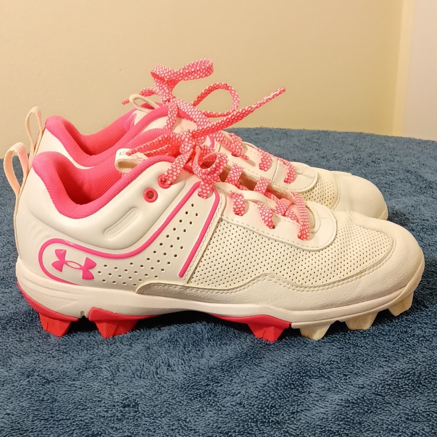 Under Armour Girls Youth Baseball/Softball Cleats White/Pink US 3.5Y - Thumbnail 3