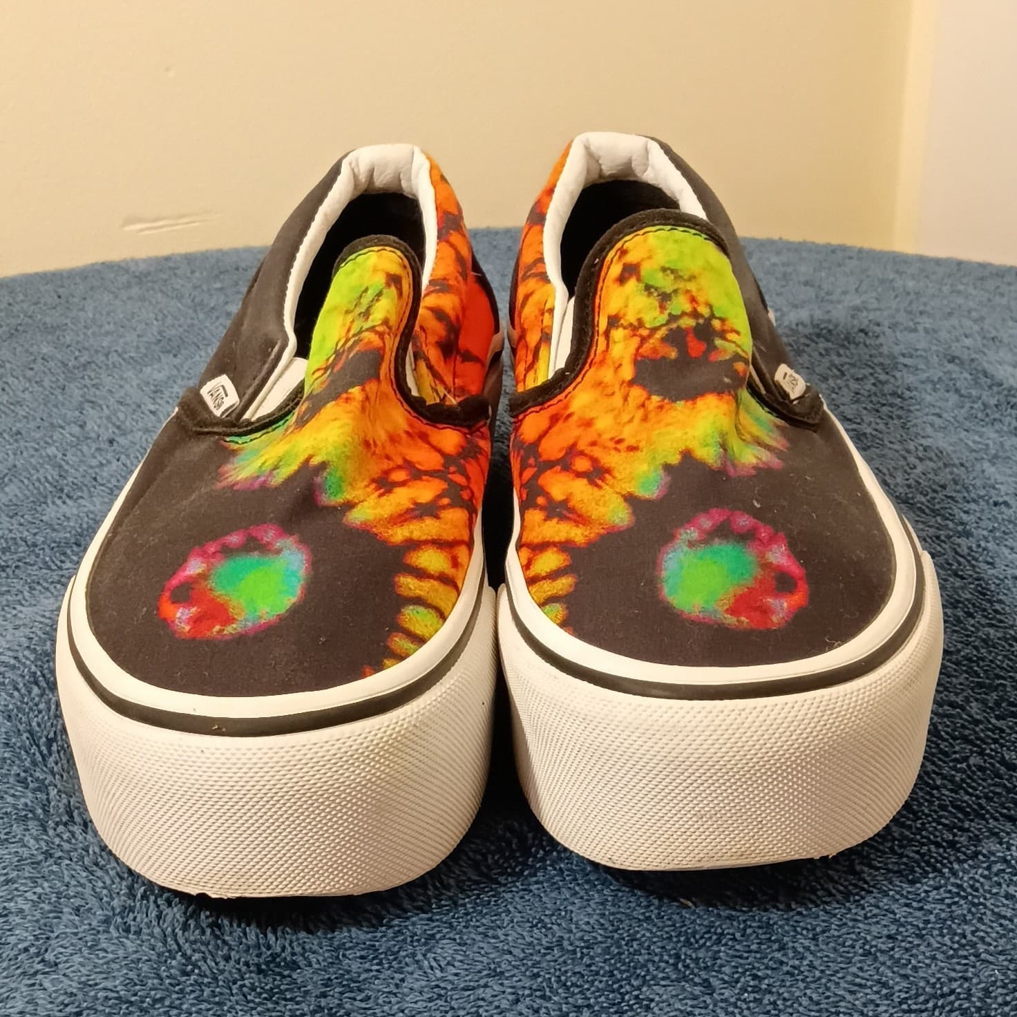 VANS Off The Wall Men’s Low Top Slip-On Tie-Dye Sneakers Black Rubber Sole - Thumbnail 2