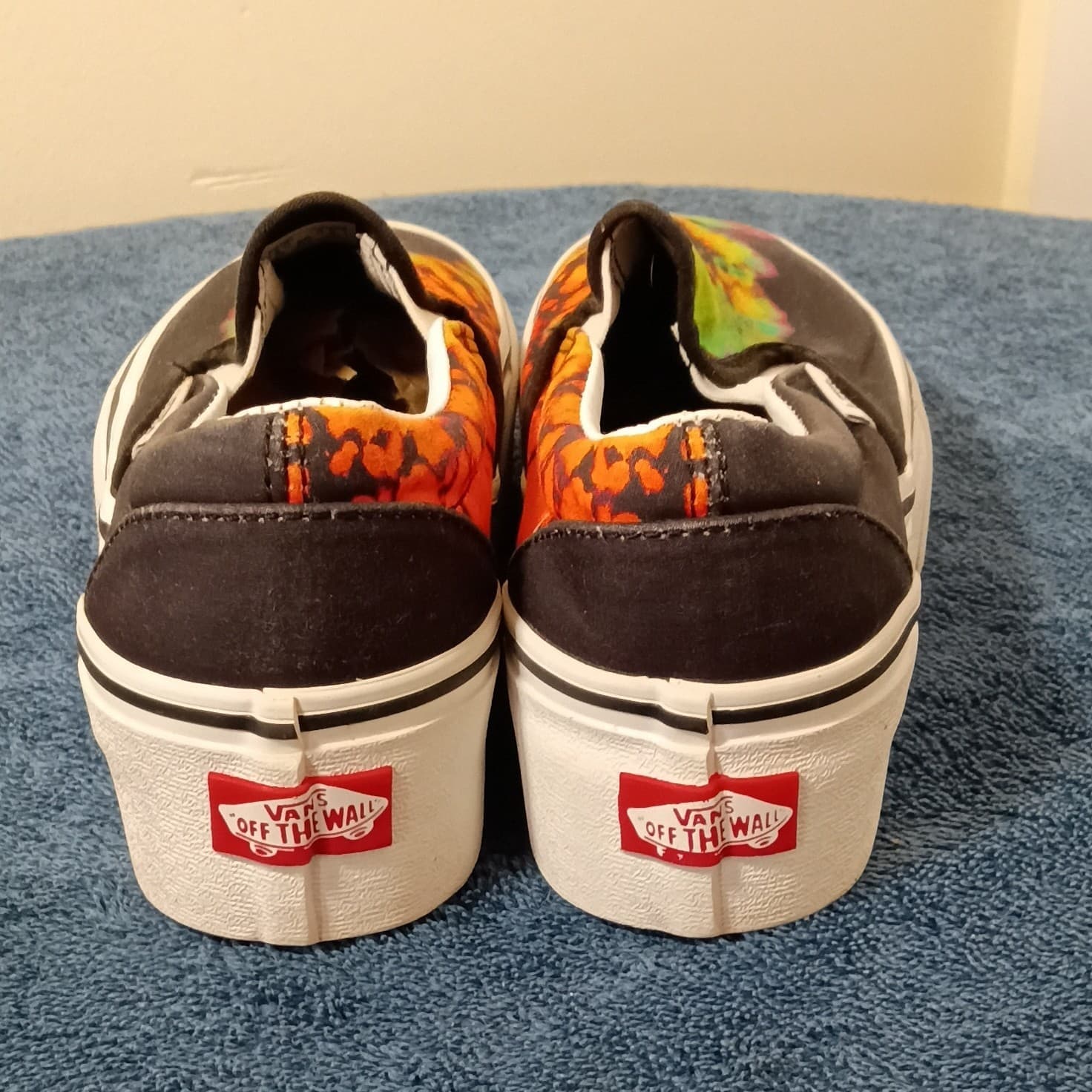 VANS Off The Wall Men’s Low Top Slip-On Tie-Dye Sneakers Black Rubber Sole - Thumbnail 4