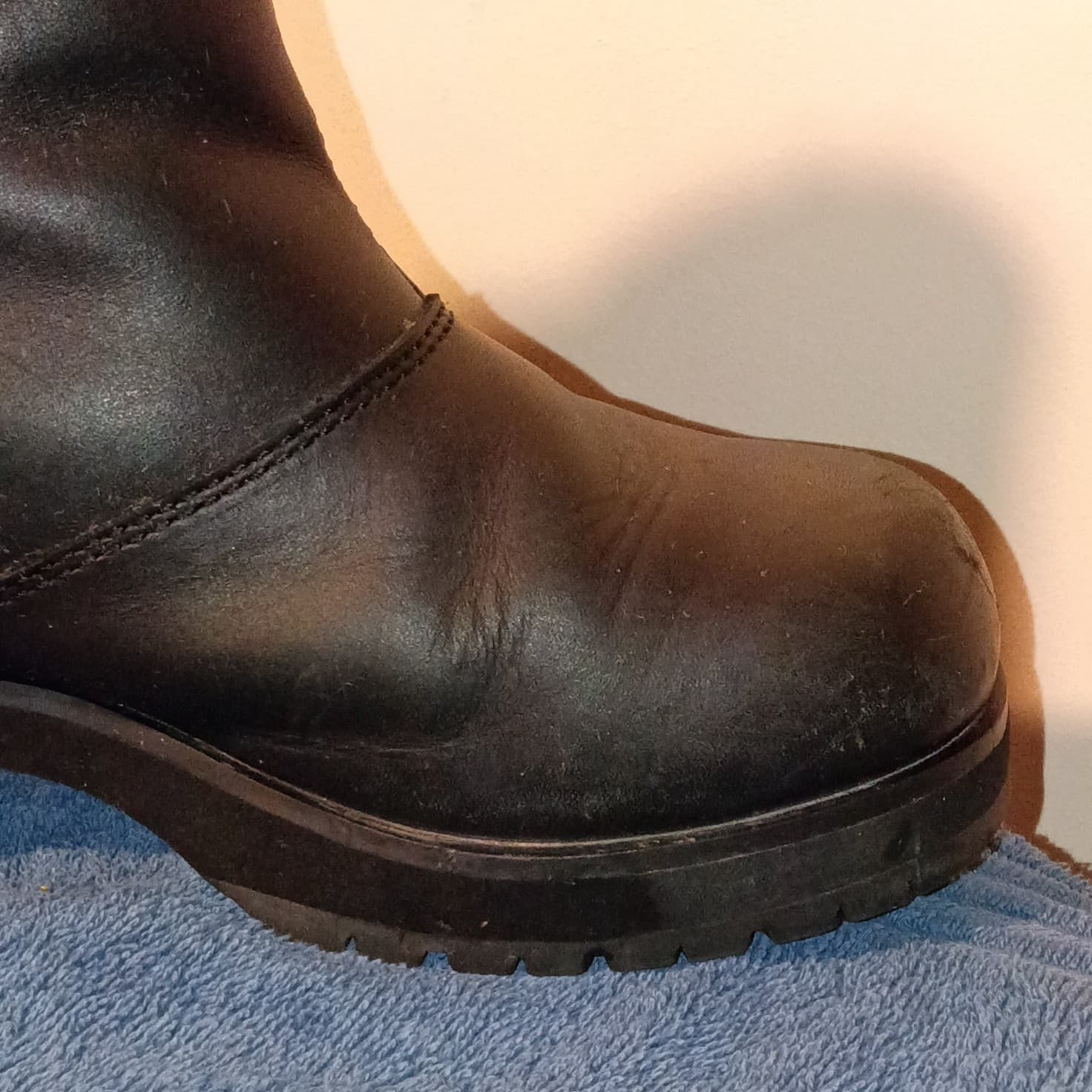 UGG Black Leather Shearling Lined Ankle Bootie Zip Round Toe US 6 EU 37 - Thumbnail 10