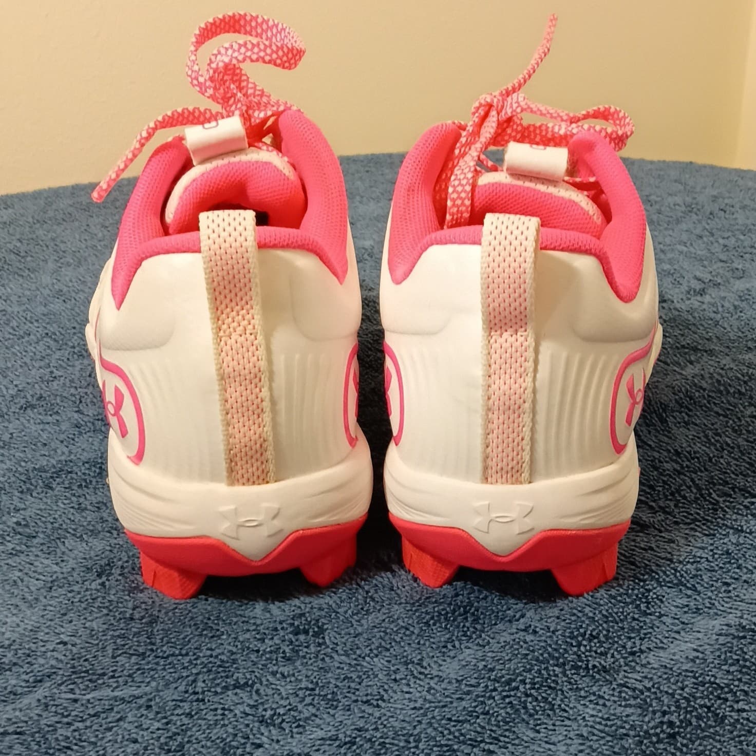 Under Armour Girls Youth Baseball/Softball Cleats White/Pink US 3.5Y - Thumbnail 4