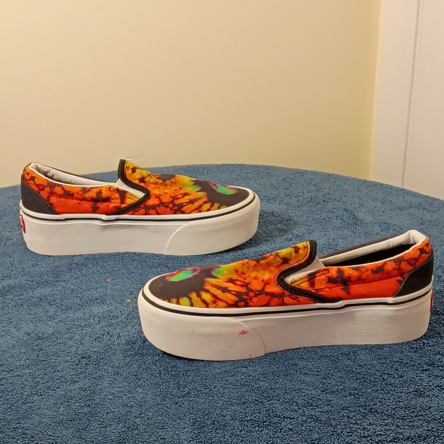 VANS Off The Wall Men’s Low Top Slip-On Tie-Dye Sneakers Black Rubber Sole - Thumbnail 12