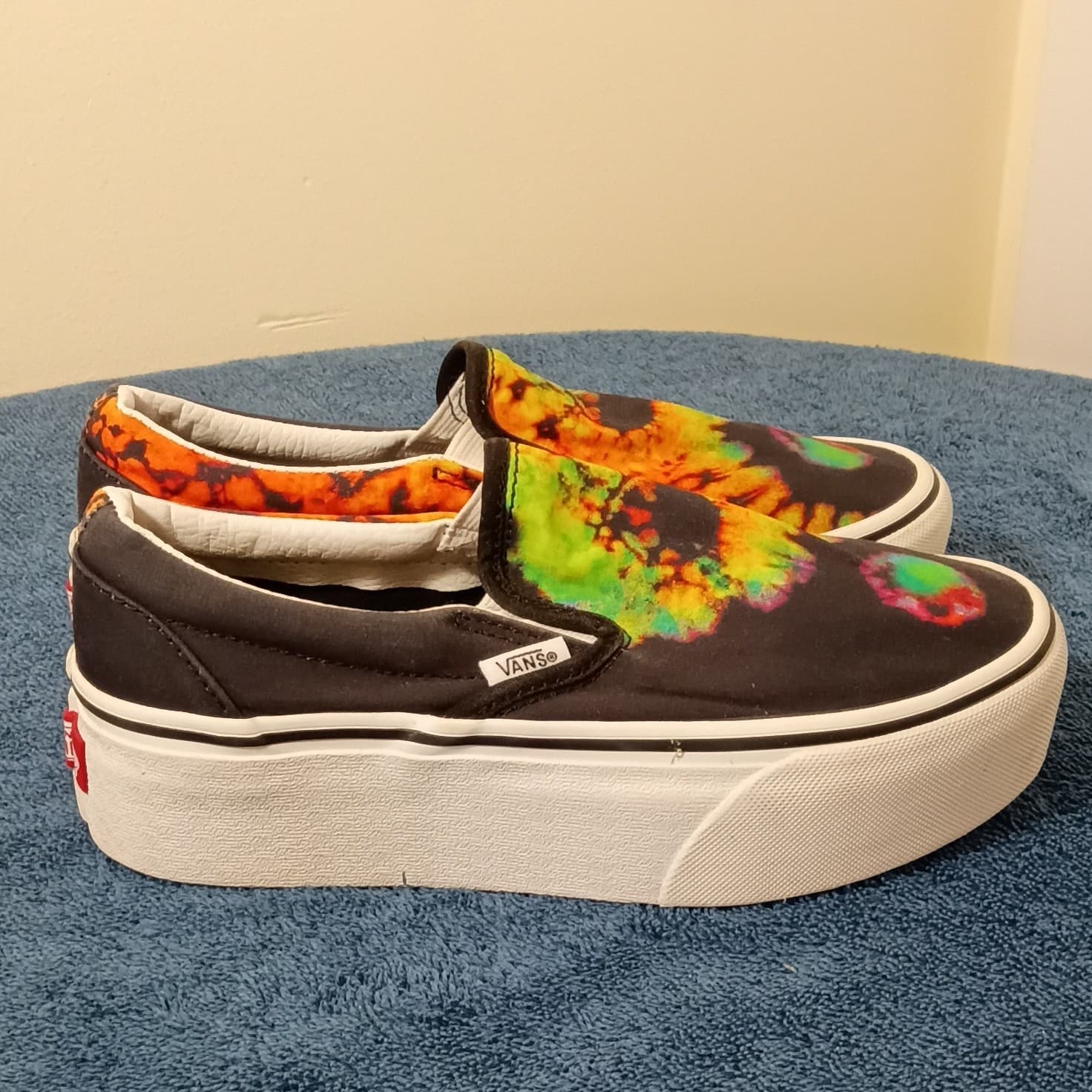 VANS Off The Wall Men’s Low Top Slip-On Tie-Dye Sneakers Black Rubber Sole - Thumbnail 3