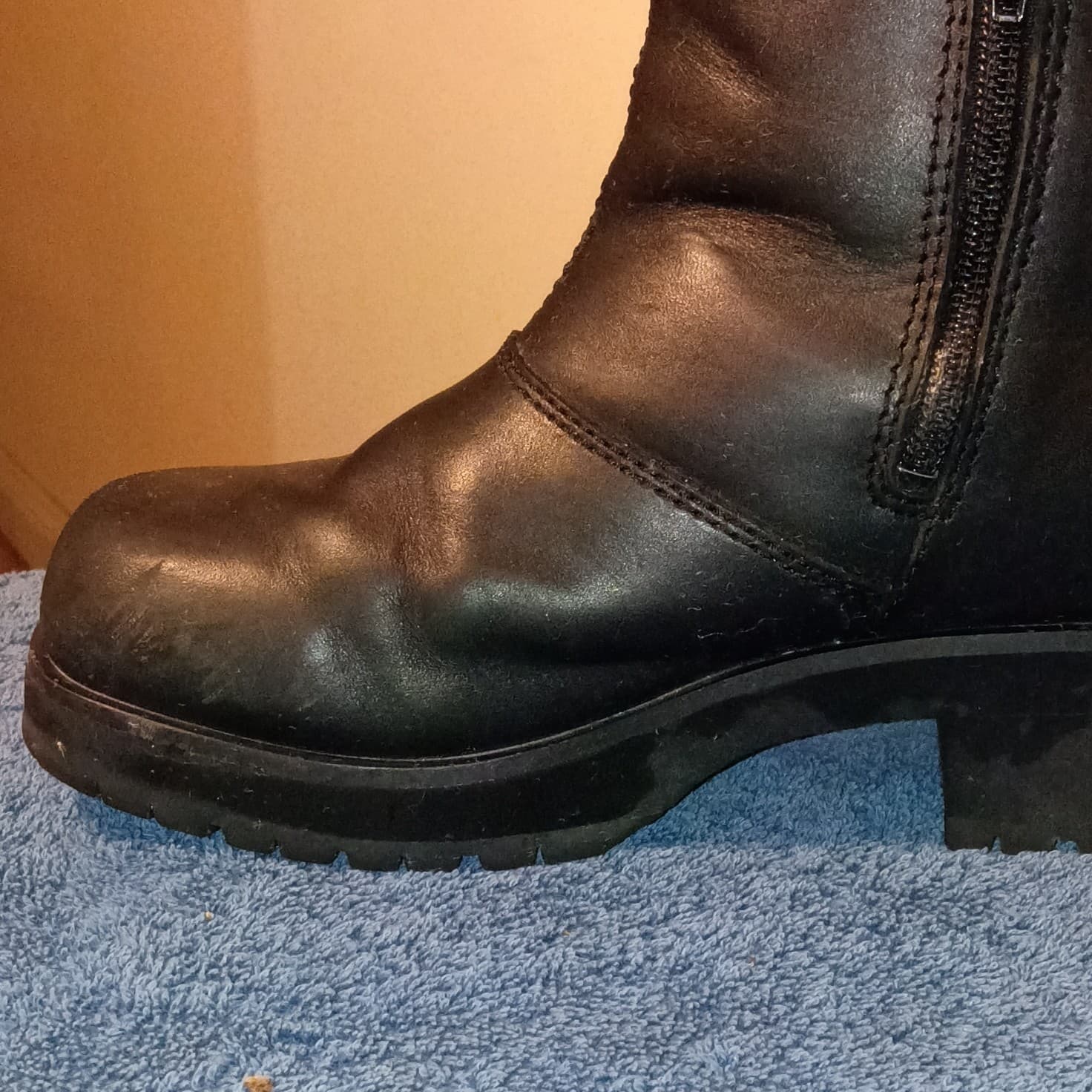 UGG Black Leather Shearling Lined Ankle Bootie Zip Round Toe US 6 EU 37 - Thumbnail 9