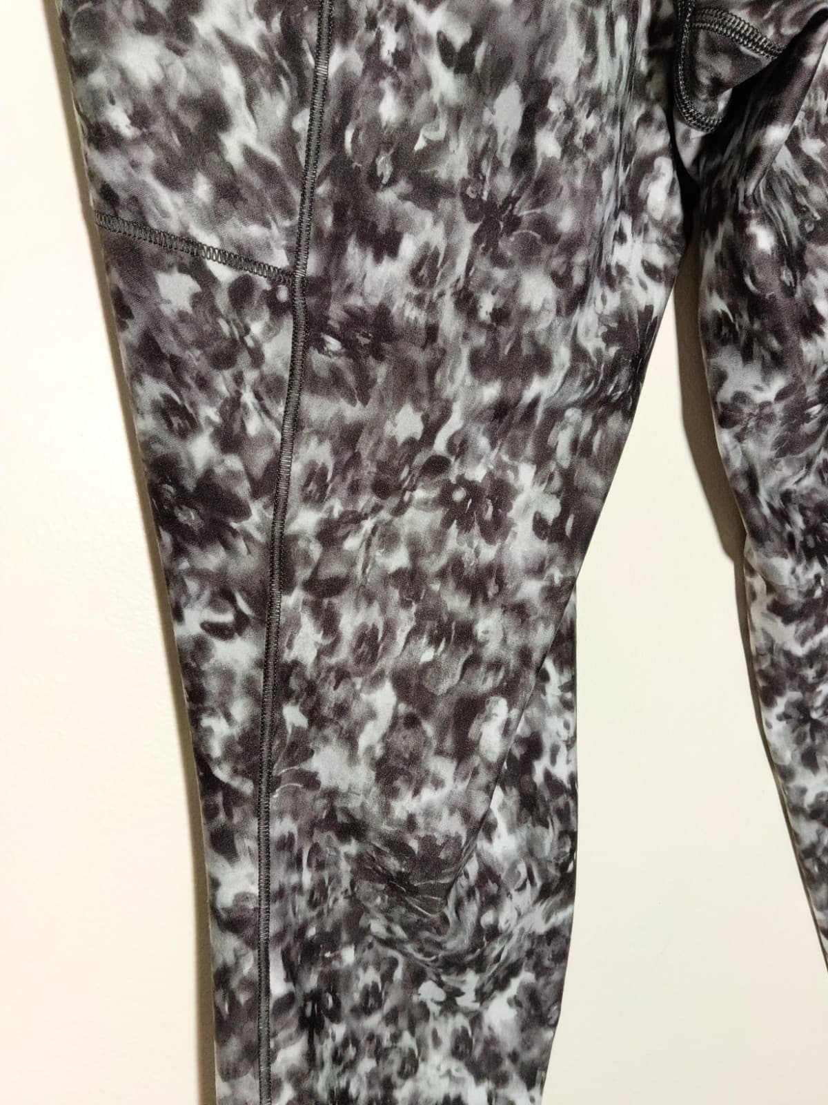 Athleta Salutation Stash 7/8 High Rise Floral Ankle Leggings Pockets Size 6 - Thumbnail 7