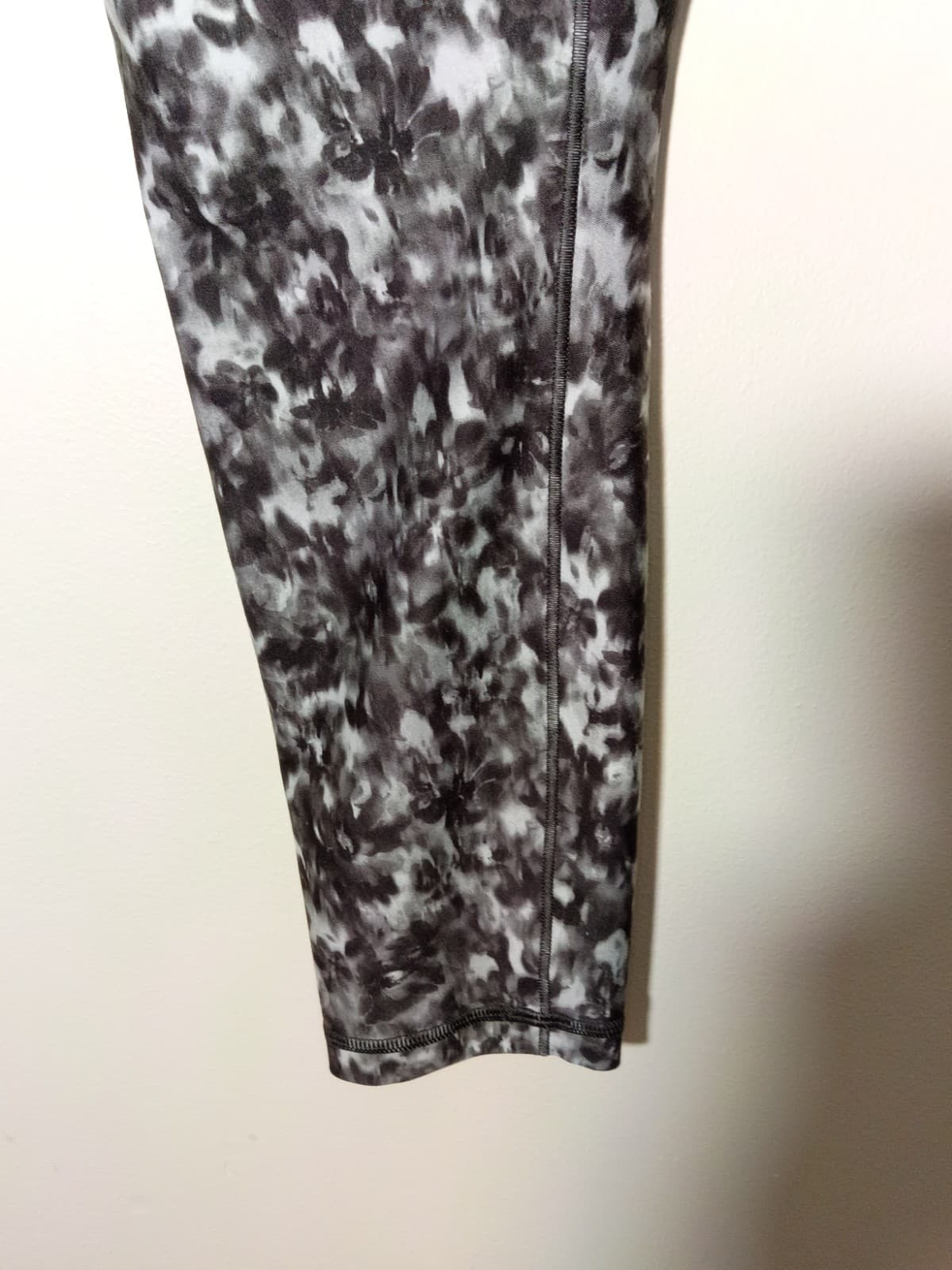 Athleta Salutation Stash 7/8 High Rise Floral Ankle Leggings Pockets Size 6 - Thumbnail 5