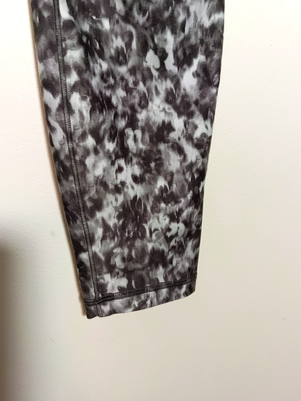 Athleta Salutation Stash 7/8 High Rise Floral Ankle Leggings Pockets Size 6 - Thumbnail 8