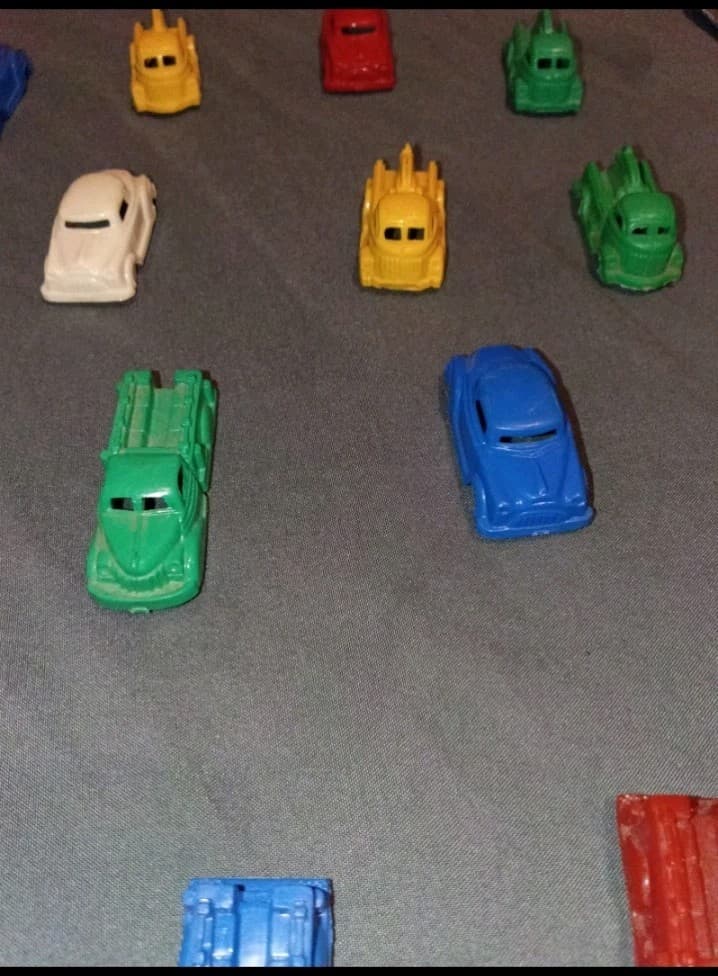 Lot of 16 Plastic Toy Cars Set, Multicolor Mixed Colors (Red Blue Green Yellow) - Thumbnail 3