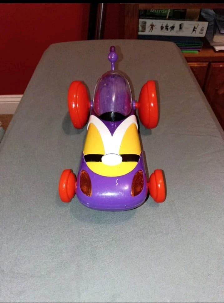 Big Idea Entertainment VeggieTales Toy Vehicle Car Purple/Yellow/White 2012 - Thumbnail 2
