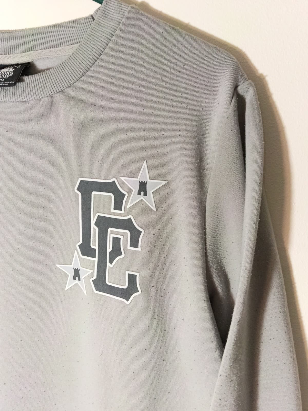 Crooks & Castles Men's Size M Gray Crewneck Fleece Pullover Logo Sweatshirt - Thumbnail 3