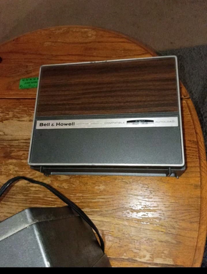 Bell & Howell Autoload 93 8mm/Super 8 Desktop Projector 1200lm Portable - Thumbnail 2