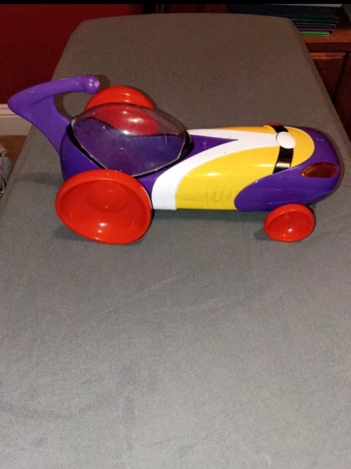 Big Idea Entertainment VeggieTales Toy Vehicle Car Purple/Yellow/White 2012 - Thumbnail 3