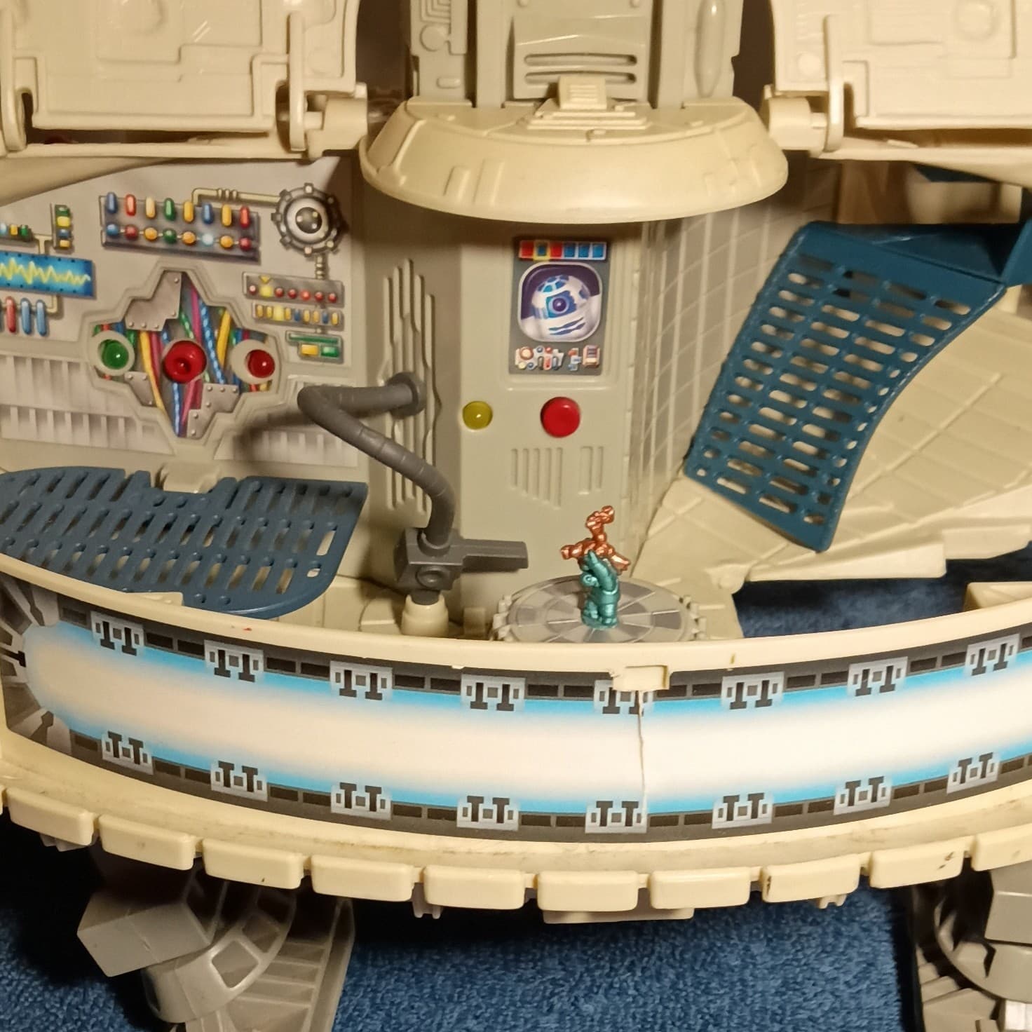 Hasbro Star Wars Millennium Falcon Toy Playset 2001 w/ R2-D2 - Thumbnail 10