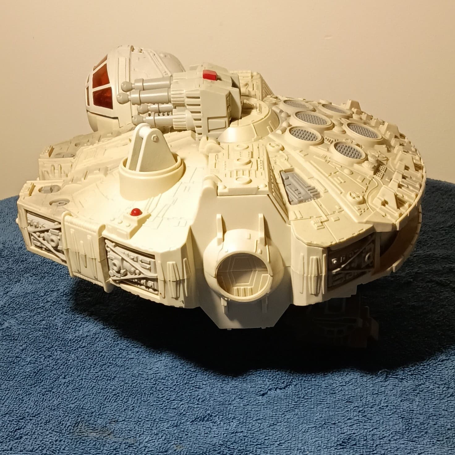 Hasbro Star Wars Millennium Falcon Toy Playset 2001 w/ R2-D2 - Thumbnail 2