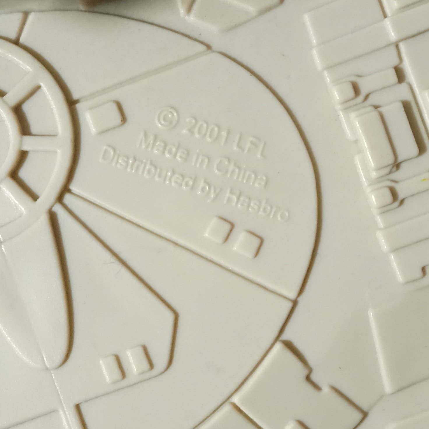 Hasbro Star Wars Millennium Falcon Toy Playset 2001 w/ R2-D2 - Thumbnail 6