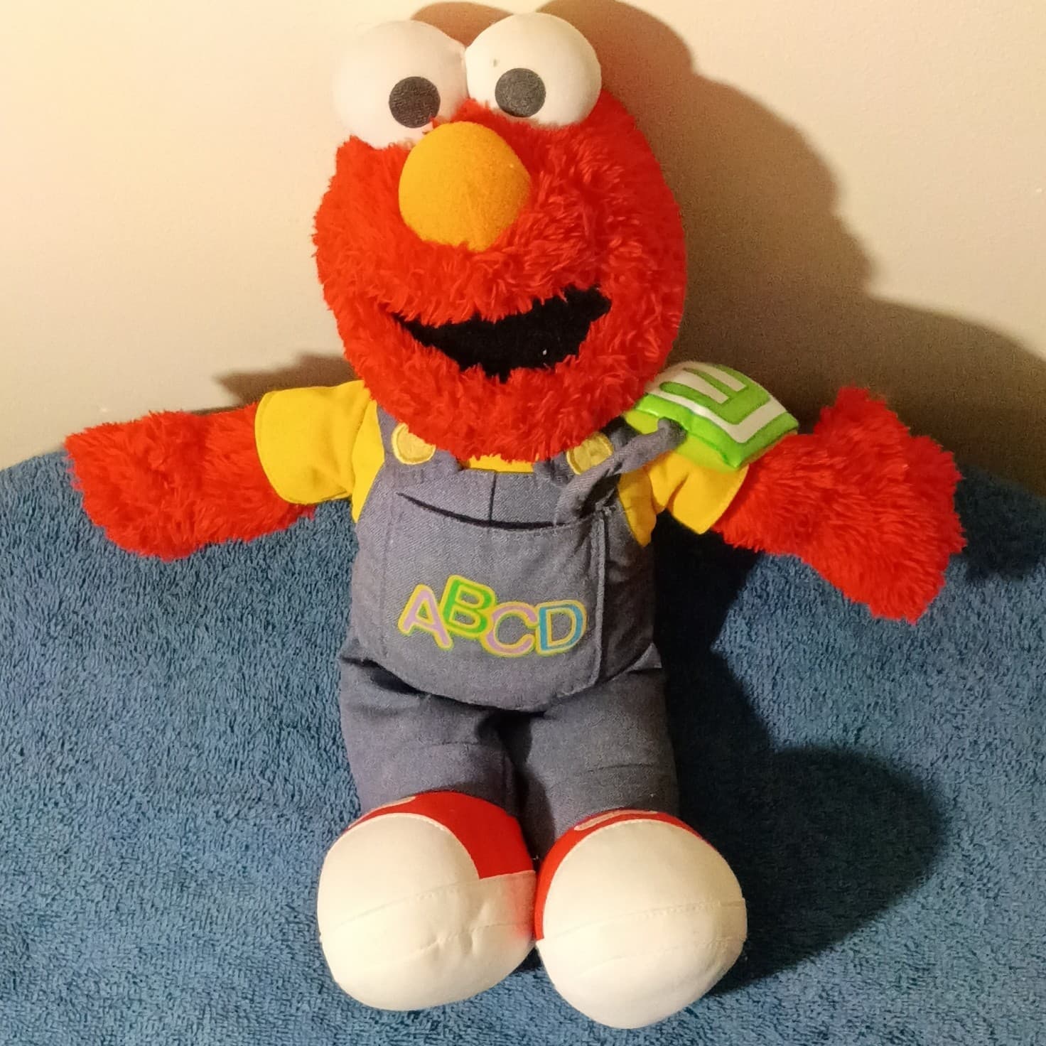 Fisher-Price Sesame Street Elmo Plush Doll ABCD Overalls Small 2006